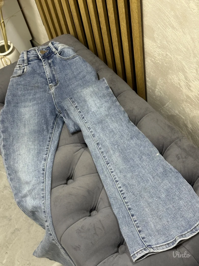 ✨ Zvonarice svetli teksas