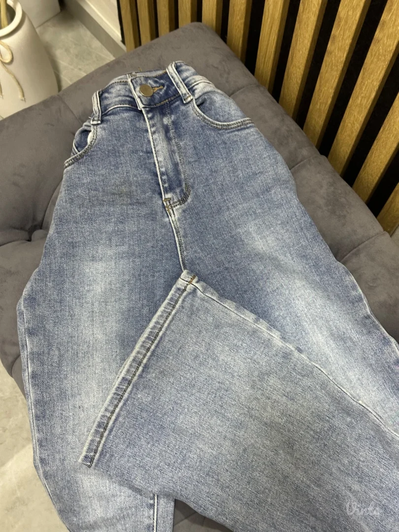 ✨ Zvonarice svetli teksas