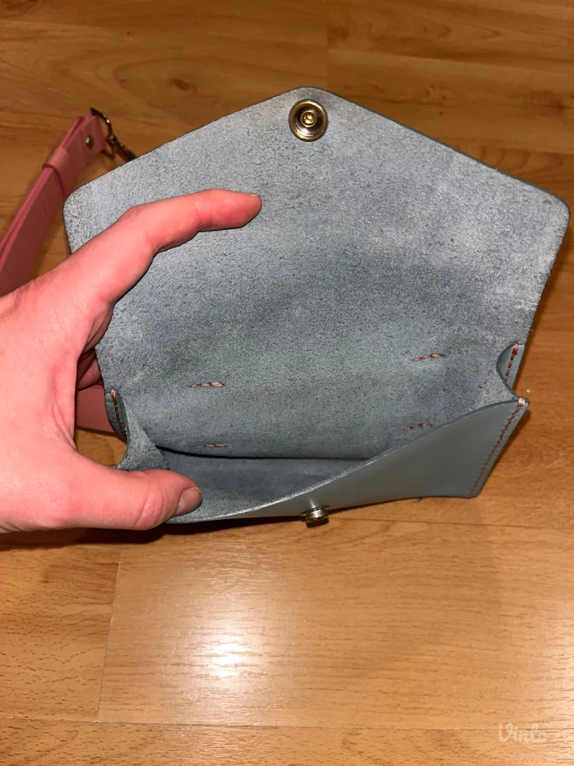 Kožna torbica oko struka