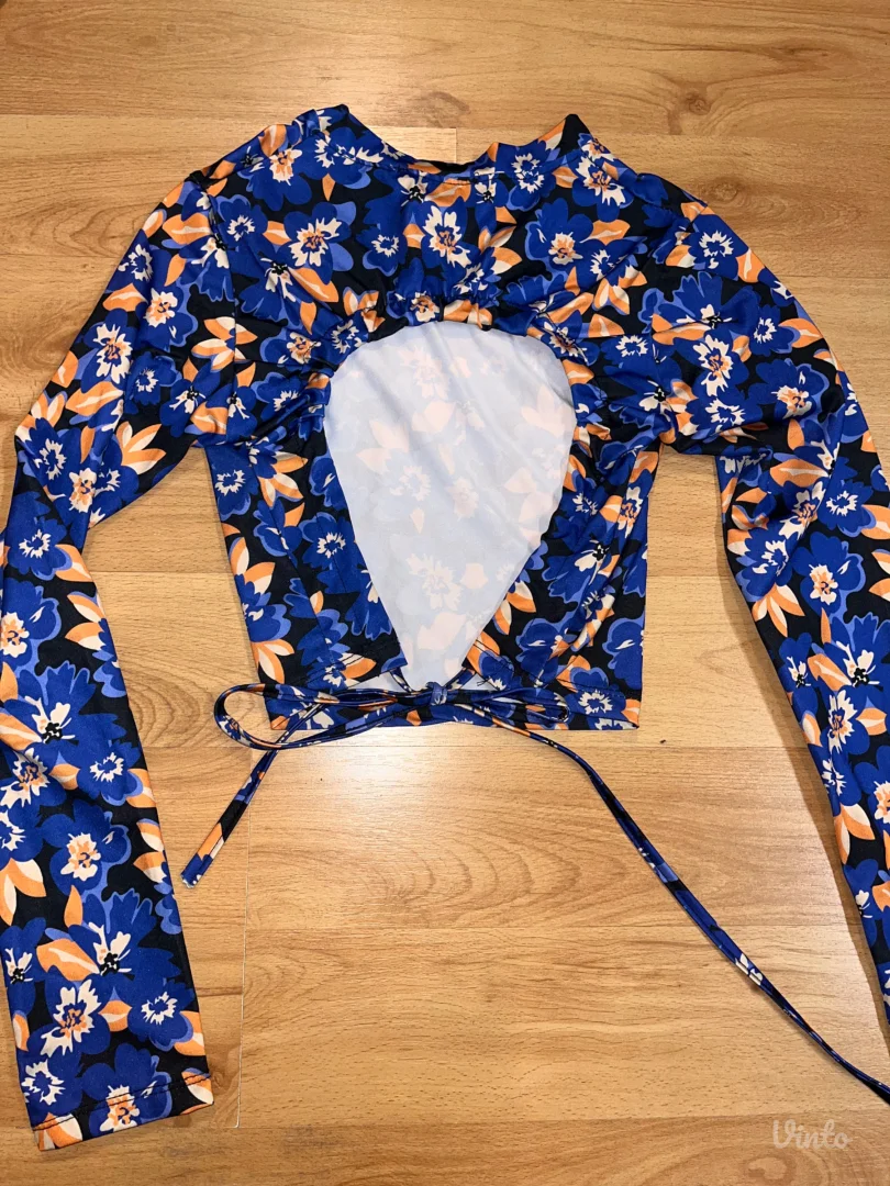 Croptop sa otvorenim ledjima