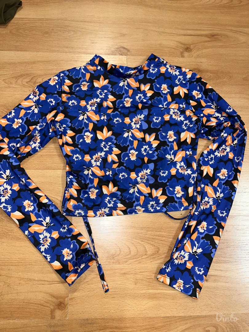 Croptop sa otvorenim ledjima