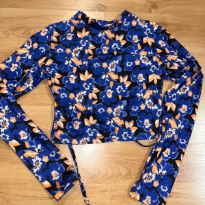 Croptop sa otvorenim ledjima