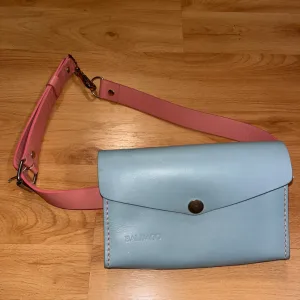 Kožna torbica oko struka