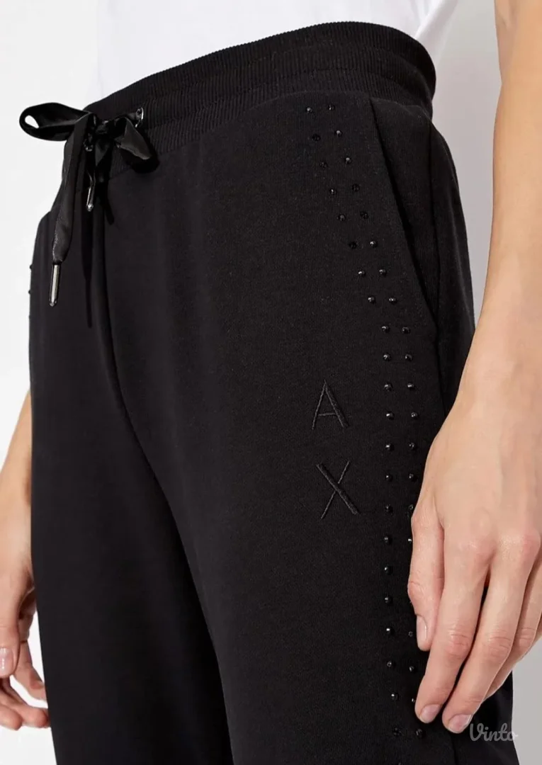 ARMANI ŽENSKA TRENERKA