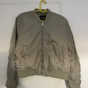 PULL&BEAR BOMBER JAKNICA