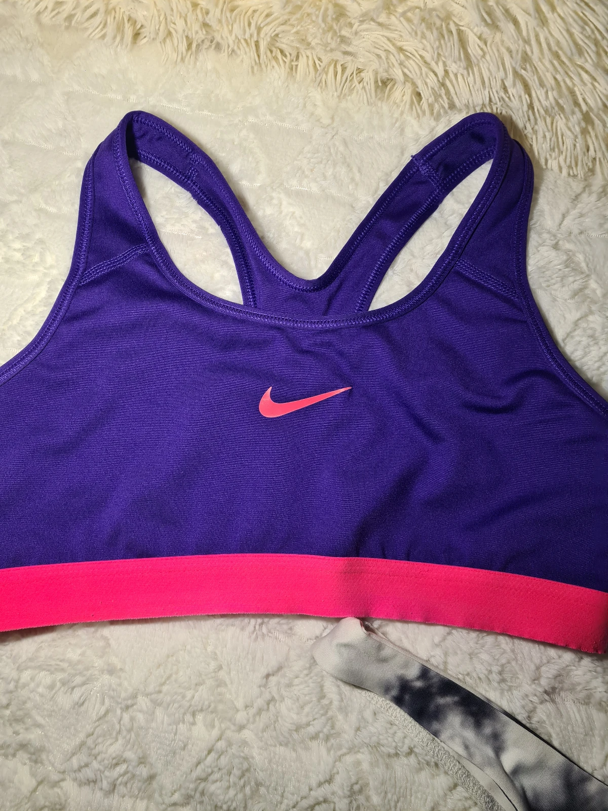 NIKE & STRADIVARIUS - Dva topica za trening