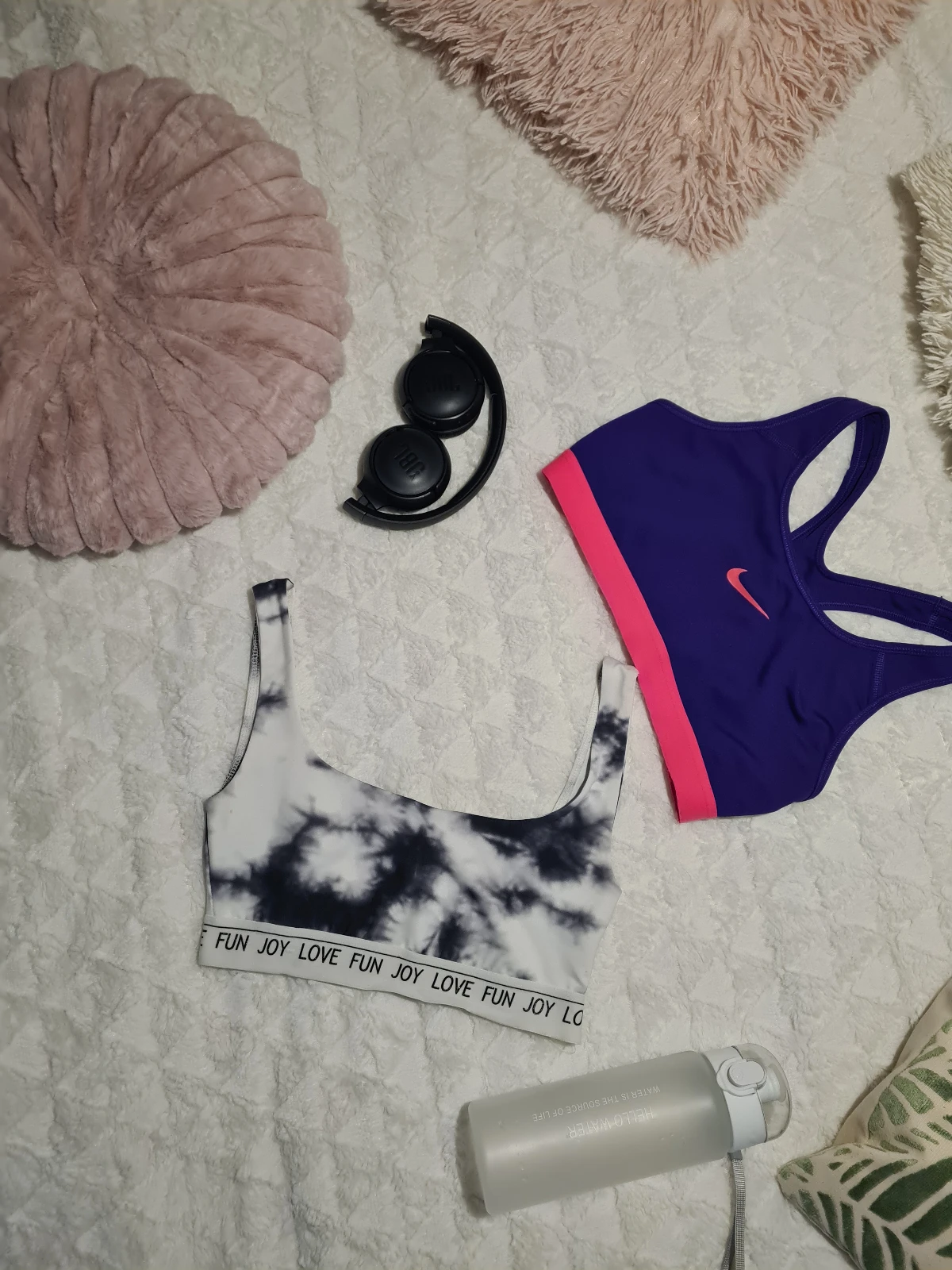 NIKE & STRADIVARIUS - Dva topica za trening