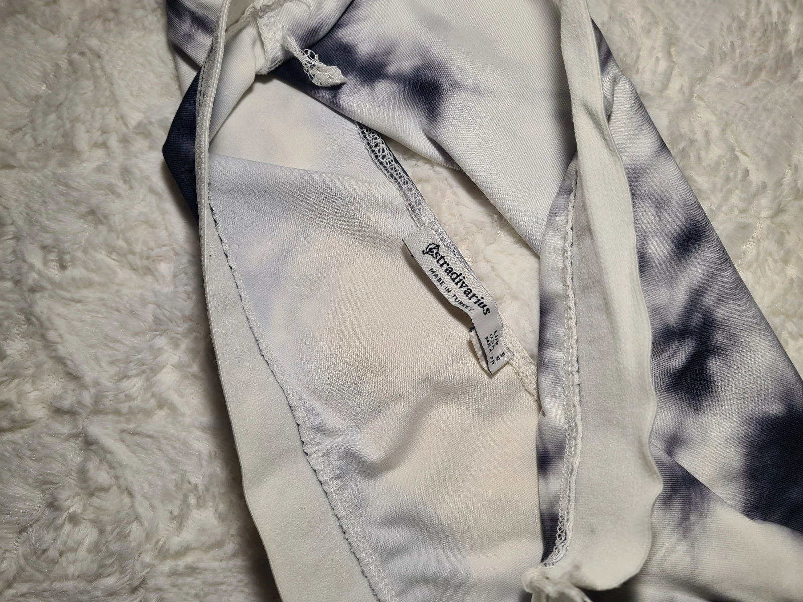 NIKE & STRADIVARIUS - Dva topica za trening