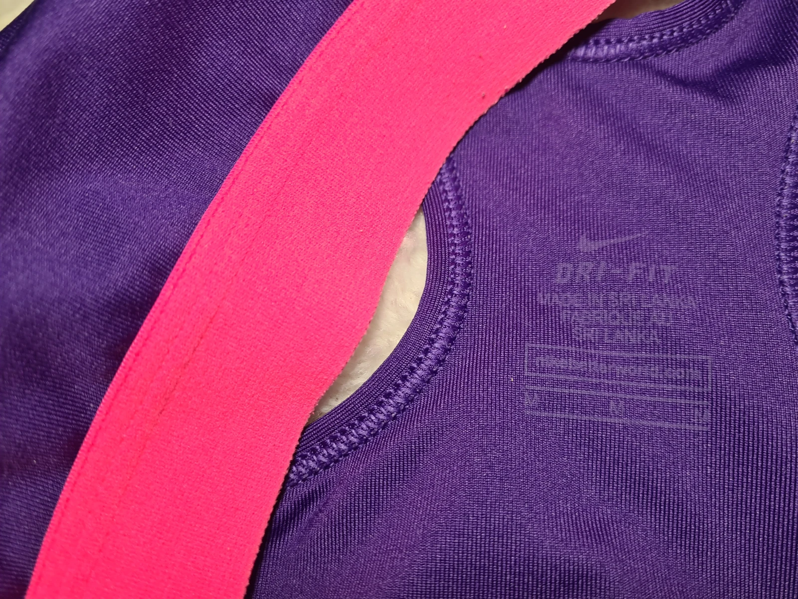 NIKE & STRADIVARIUS - Dva topica za trening