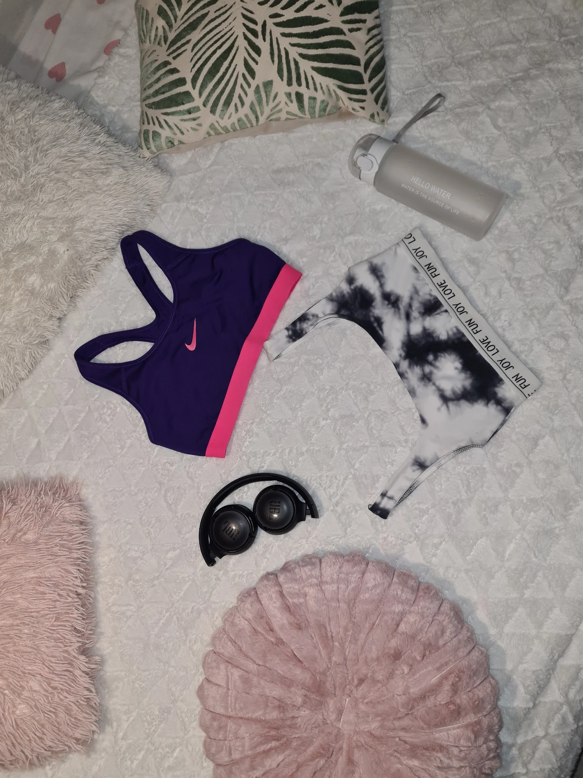 NIKE & STRADIVARIUS - Dva topica za trening