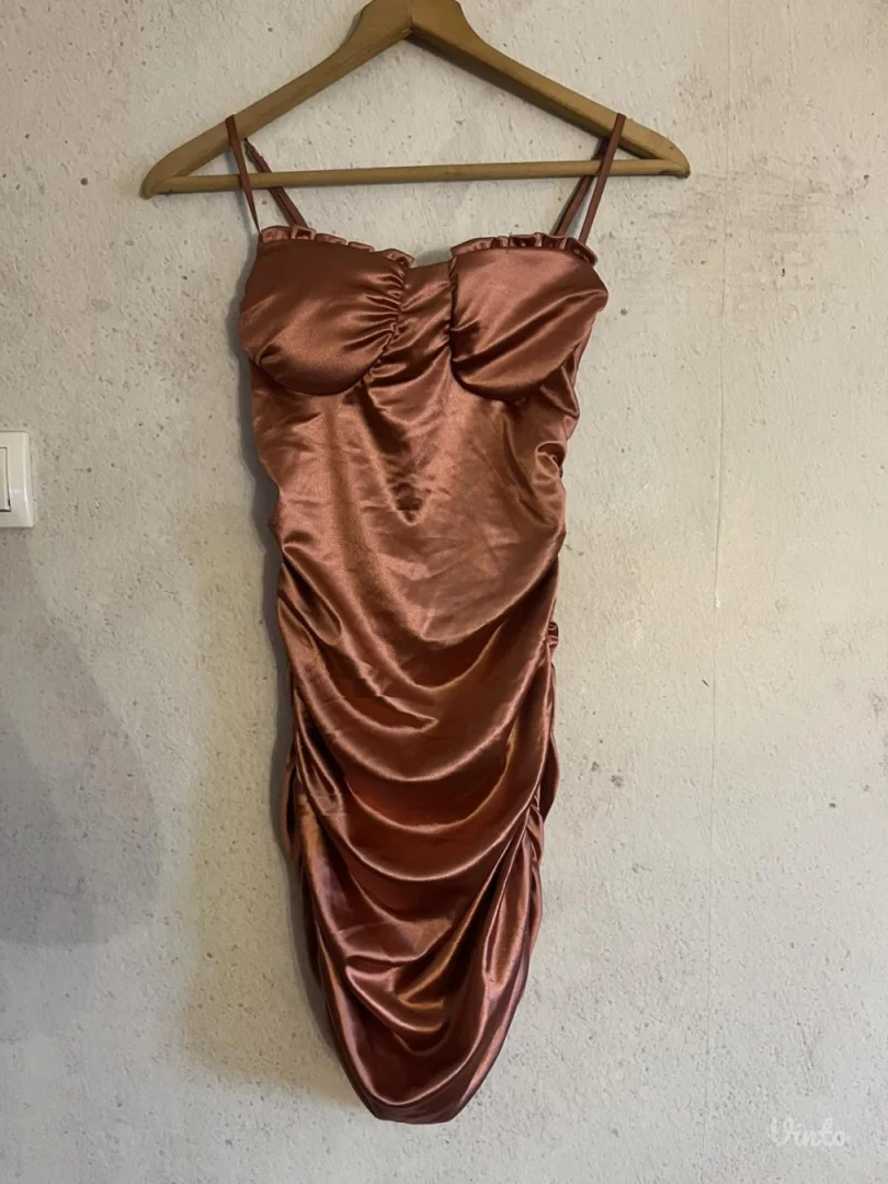 Metalik roze haljina