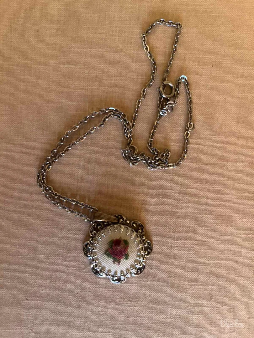 Vintage ogrlica i bros