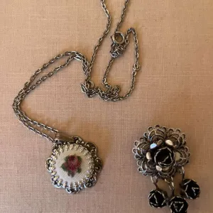 Vintage ogrlica i bros
