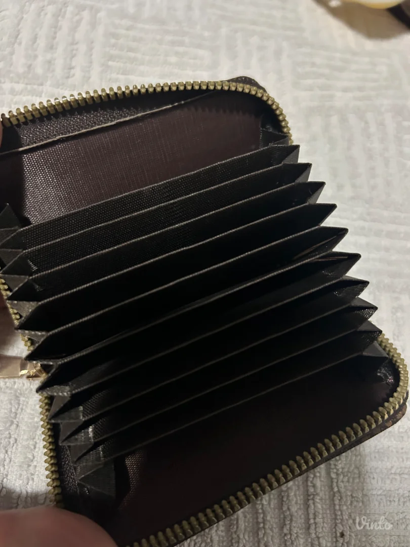 Maska i novcanik braon boje