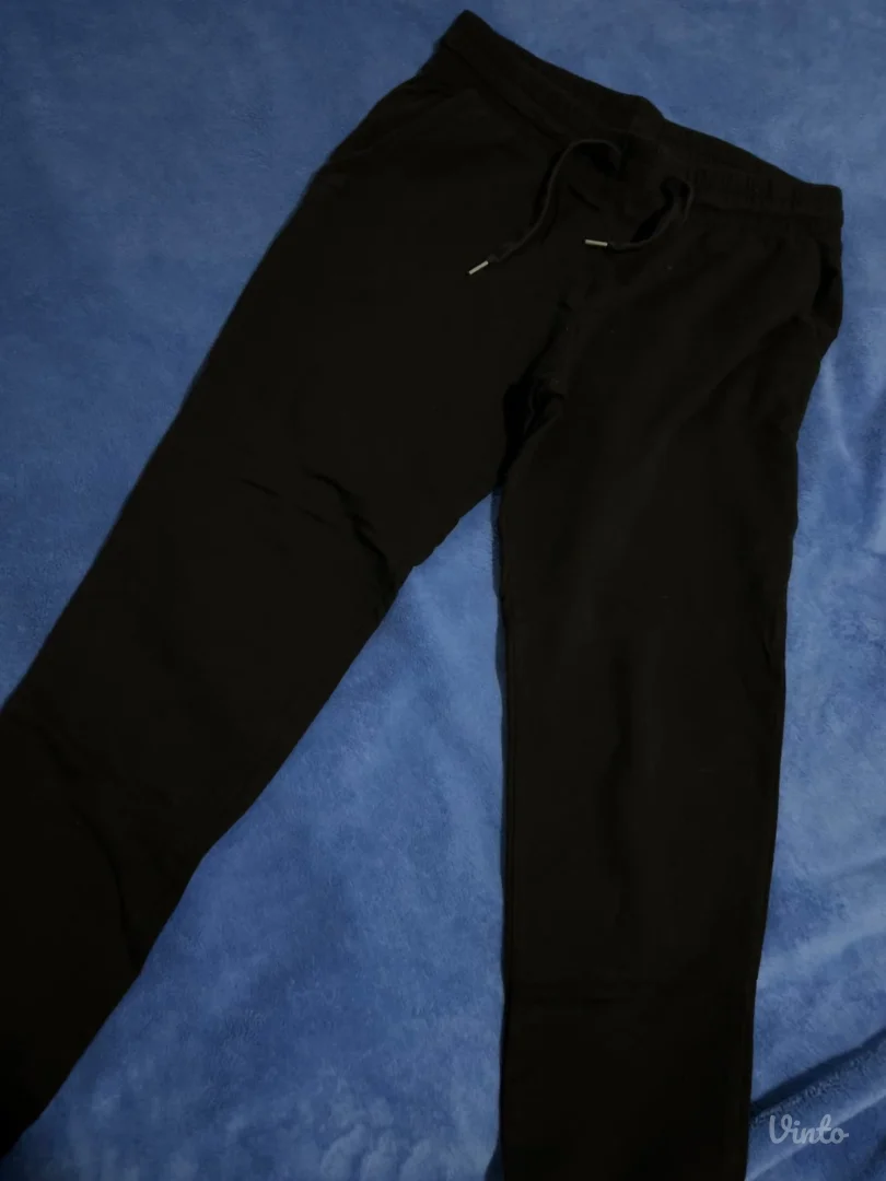 Teranova crna trenerka