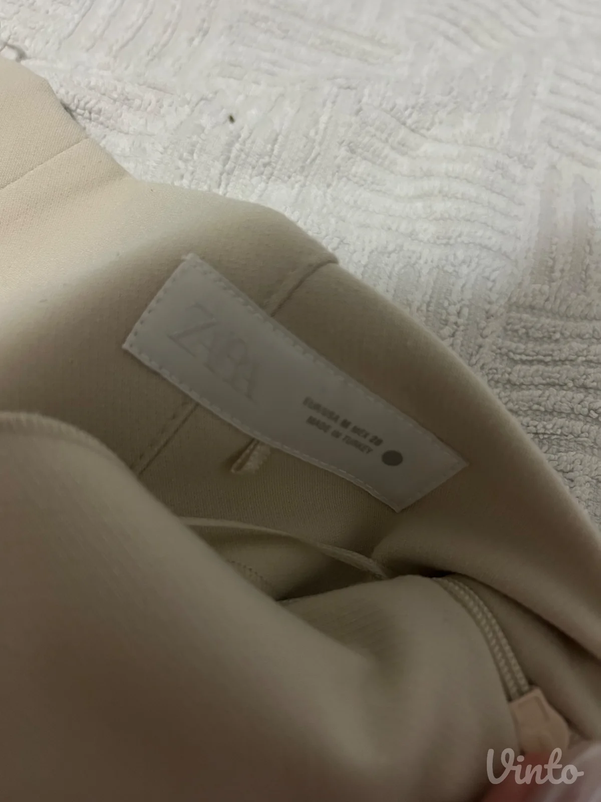 Zara pantalone krem boje