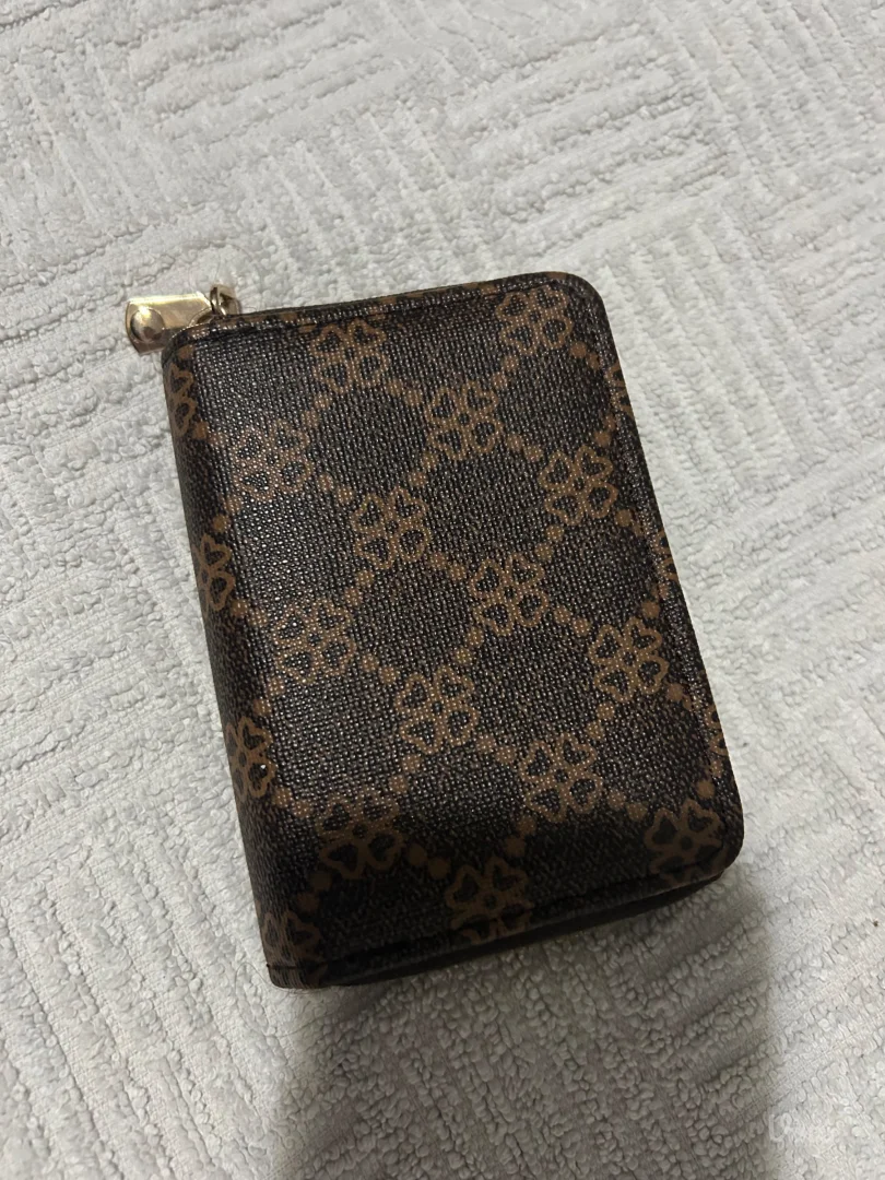 Maska i novcanik braon boje