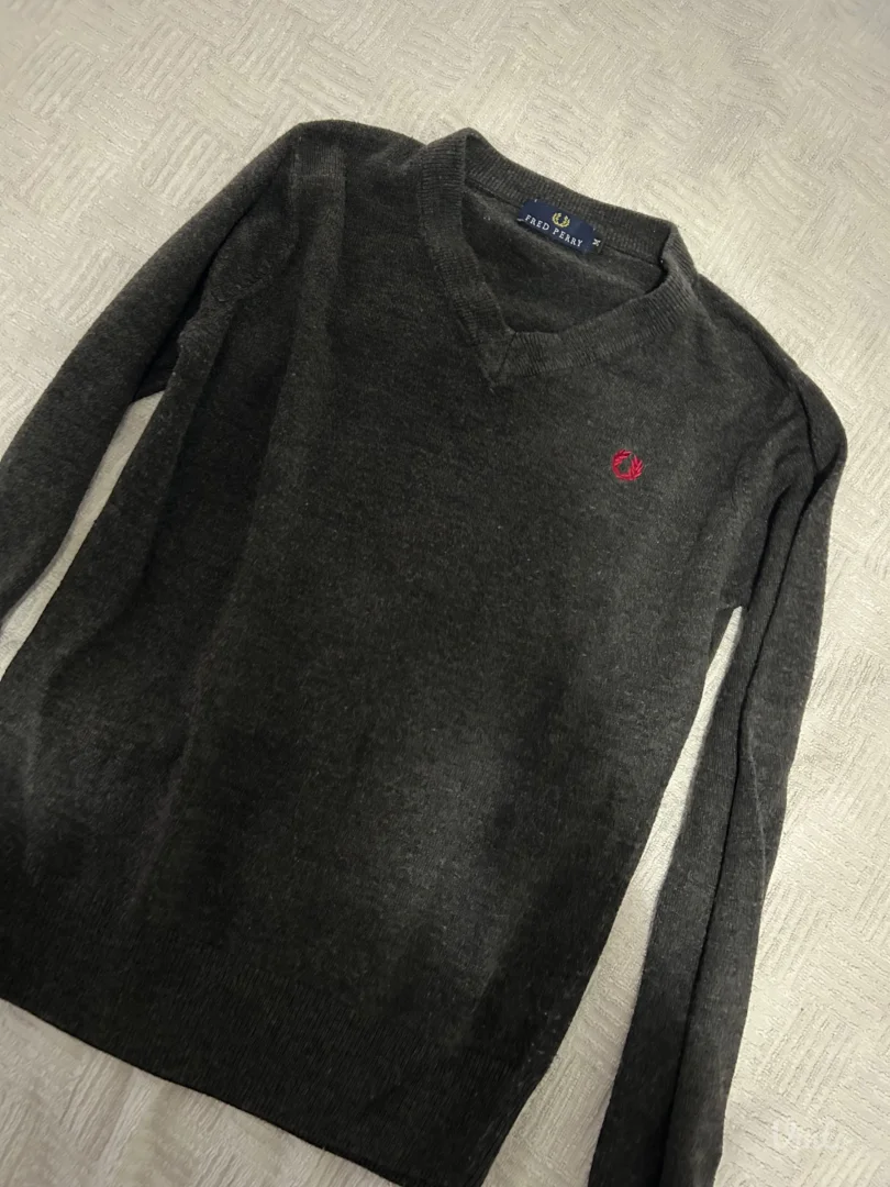Fred perry sivi dzemper