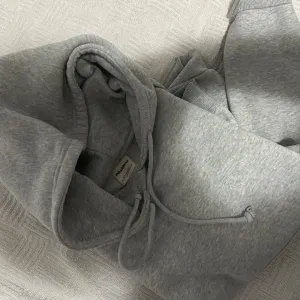 Sivi oversize Pull and bear duks