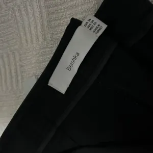 Bershka zvonaste pantalone