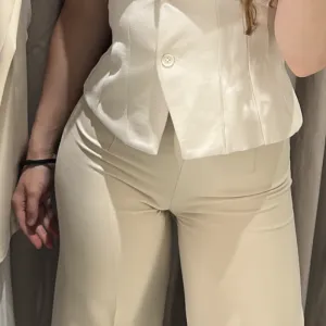 Zara pantalone i prsluk