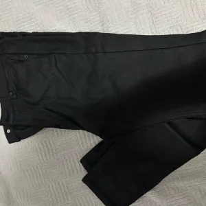 Stradivairus pantalone eko koza skini dzins