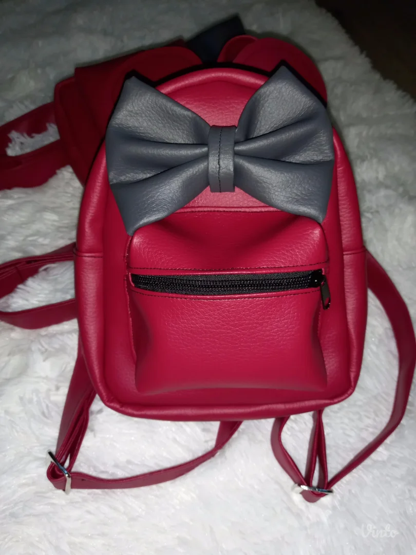 Ranac u bordo boji