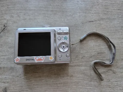 Digitalna kamera / fotoaparat