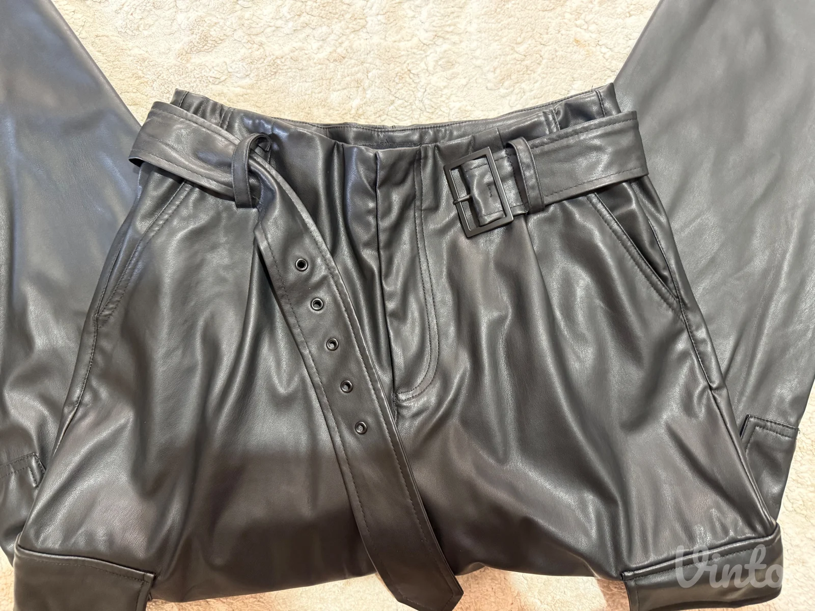 Crne kozne pantalone