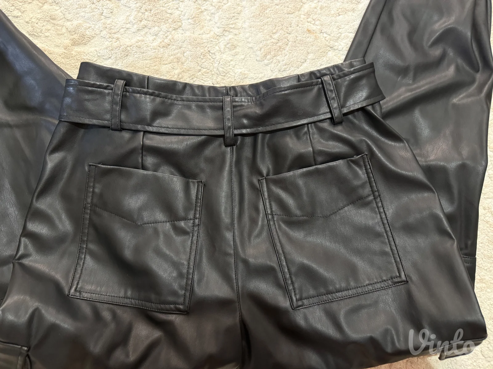 Crne kozne pantalone