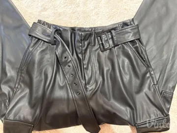 Crne kozne pantalone