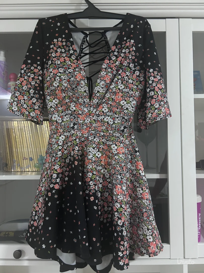 Kombinezon sa pertlanjem na ledjima