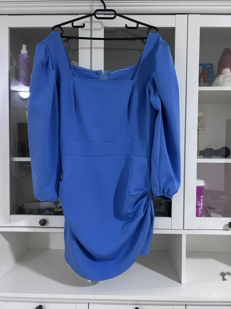 Plava haljina na duge rukave