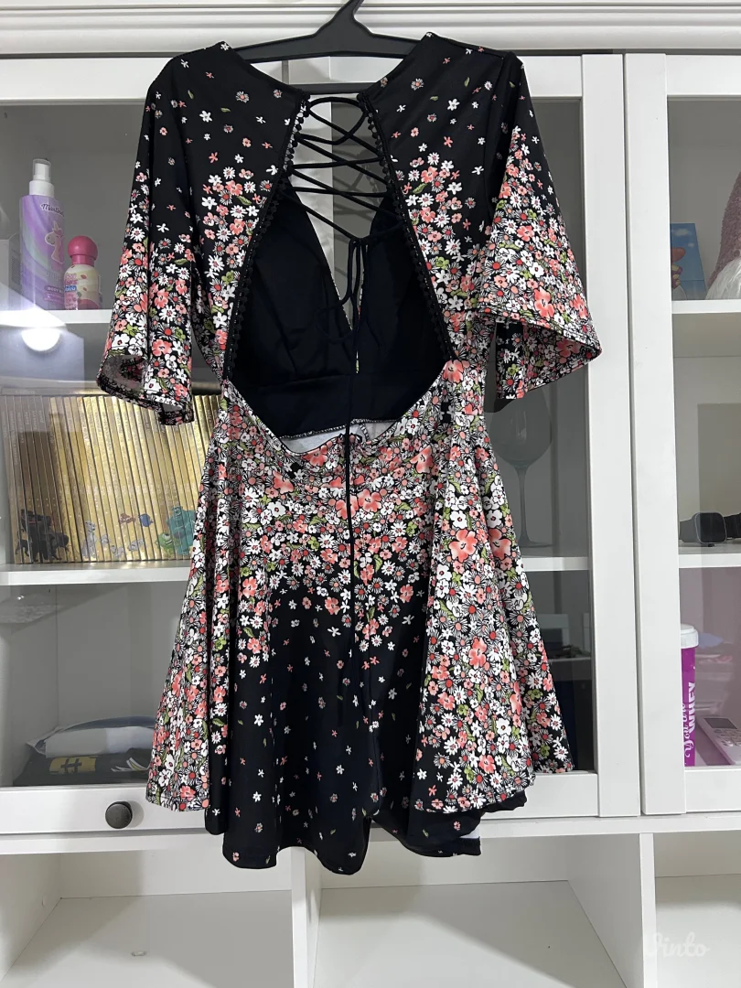 Kombinezon sa pertlanjem na ledjima