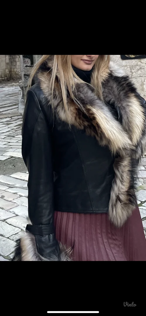 Crna kožna jakna sa pravim krznom