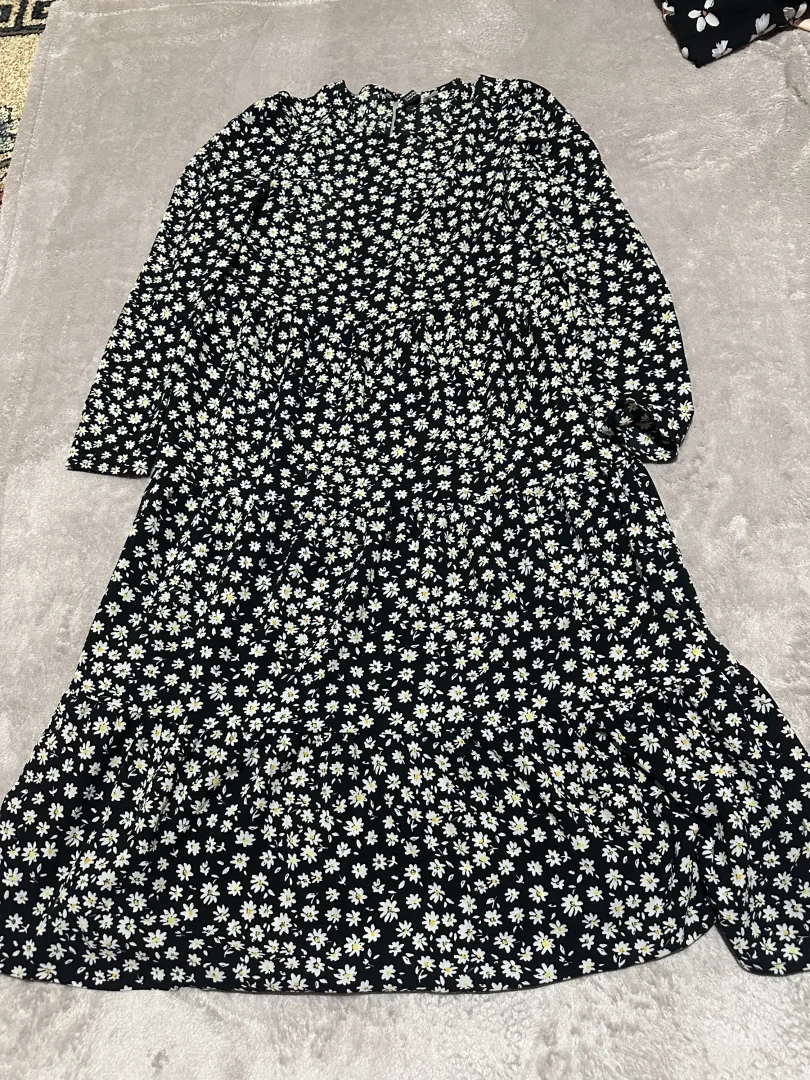 Crna cvetna haljina