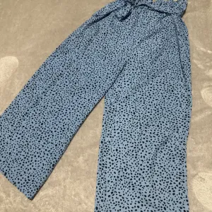 Plave letnje pantalone