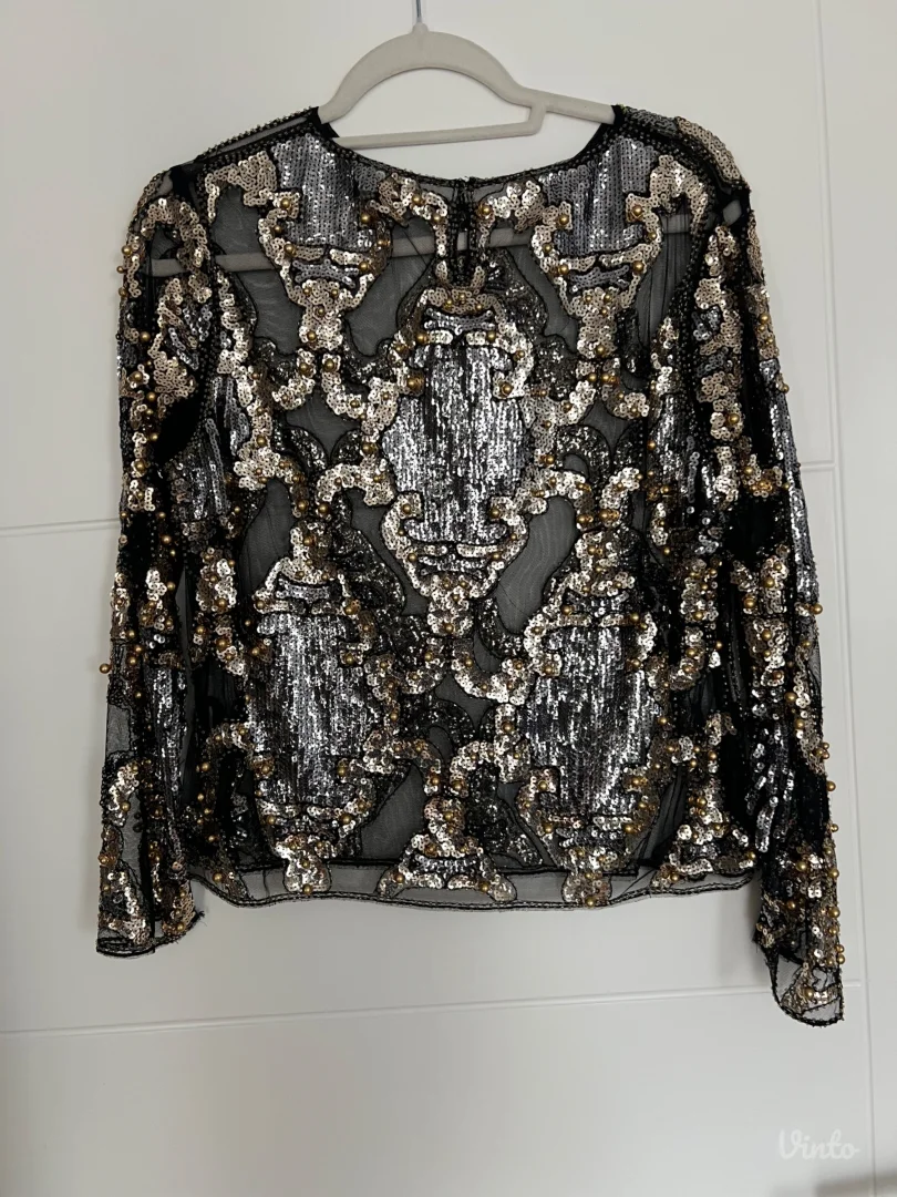 Crna bluzica sa paricama