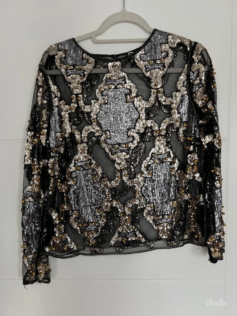 Crna bluzica sa paricama