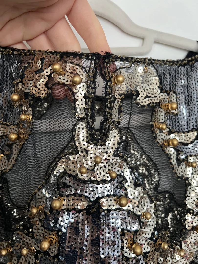 Crna bluzica sa paricama