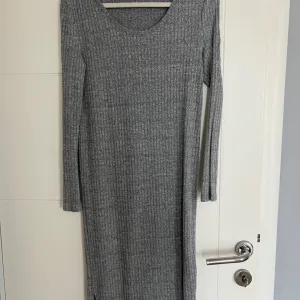 Sivi dvodelni komplet