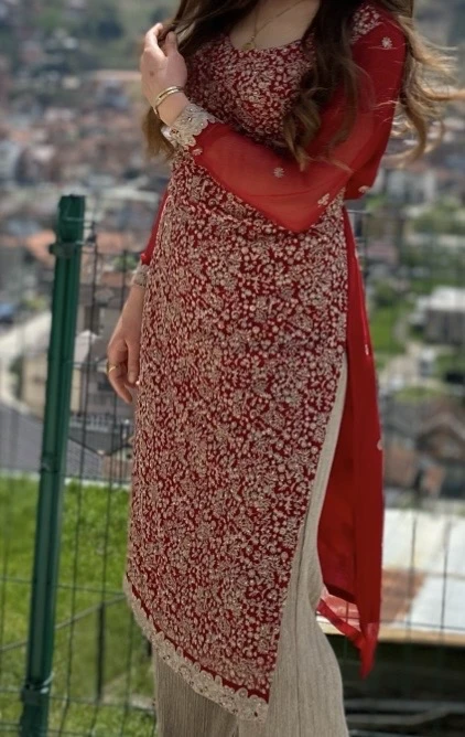 Crvena bluza duza