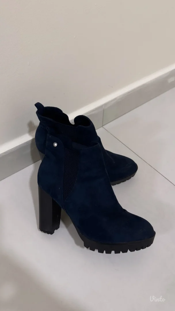 Ženske teget cipele na štiklu