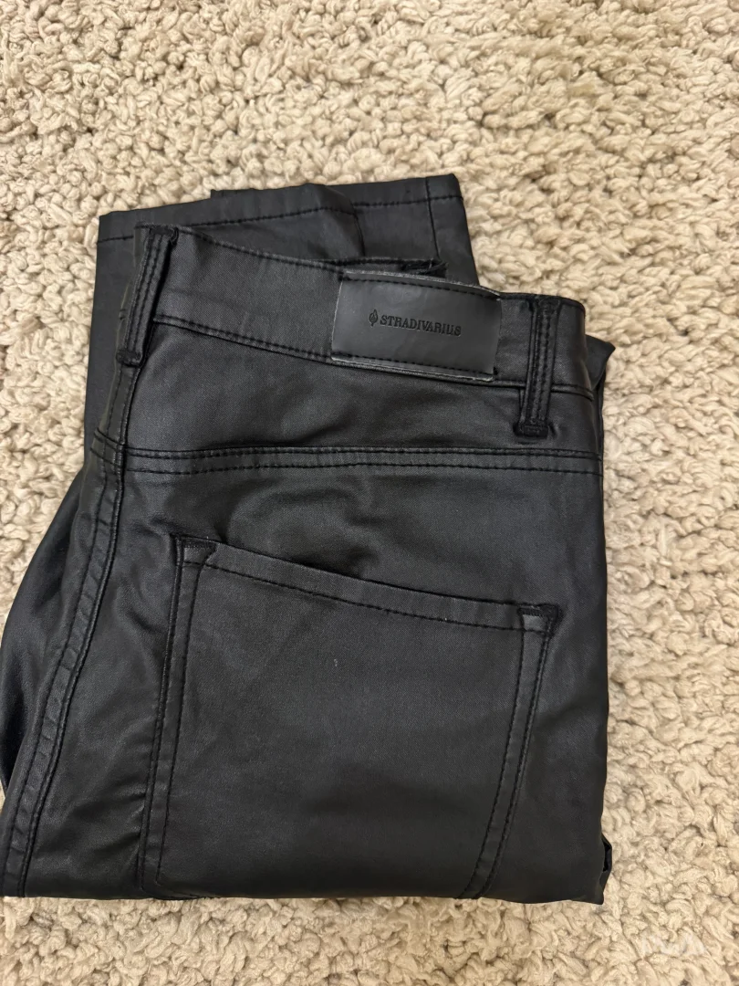 Kožne pantalone Stradivarius