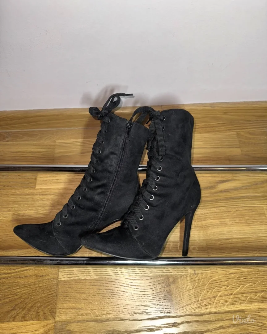 Ženske čizme na štiklu (37)