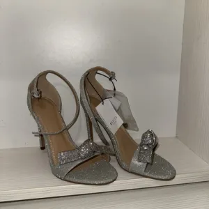 Nove srebrne ženske sandale Mohito