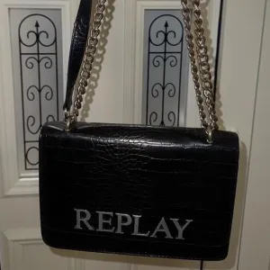 CRNA ŽENSKA TORBA REPLAY