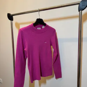 Levis rozi ženski dzemper