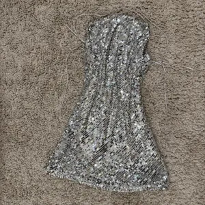 Mini haljina sa šljokicama Zara