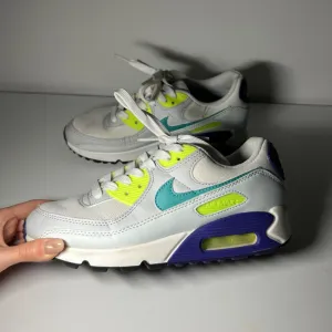 NIKE AIR MAX 90
